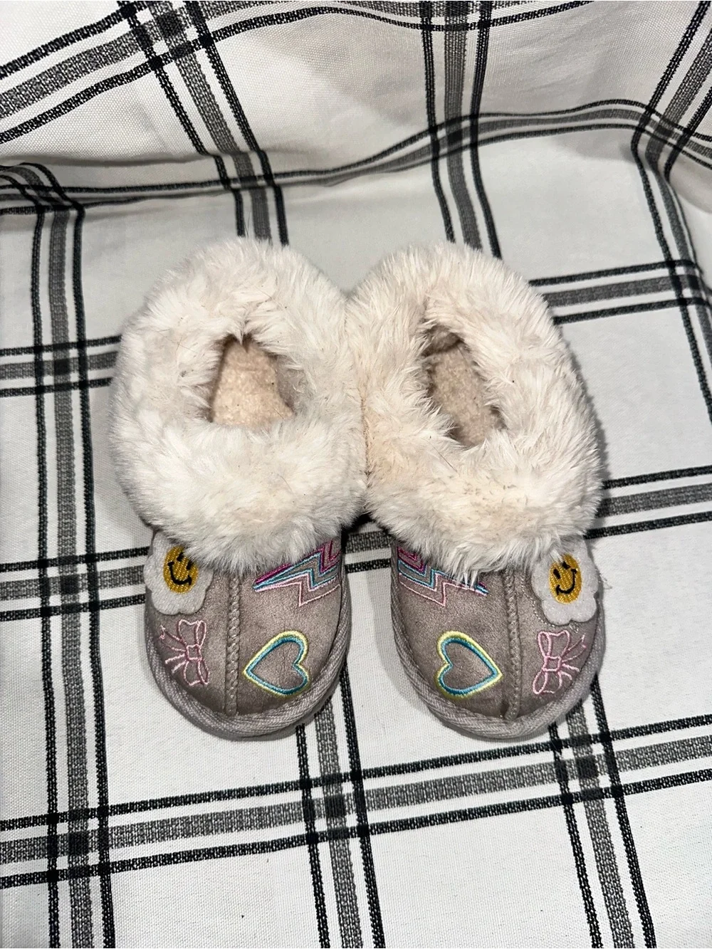 Kids Plush Cuff Slip-On Slippers in Lilac with Heart & Smiley Designs